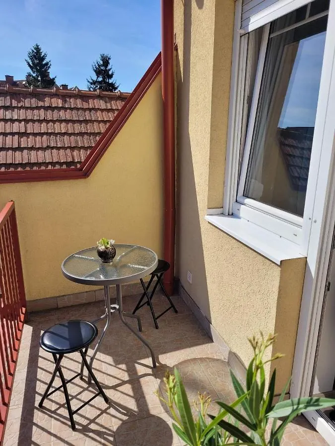 Cili Apartman Eger Apartment