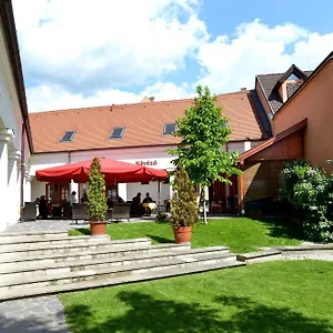 Bed & Breakfast Servita Udvarhaz, Eger
